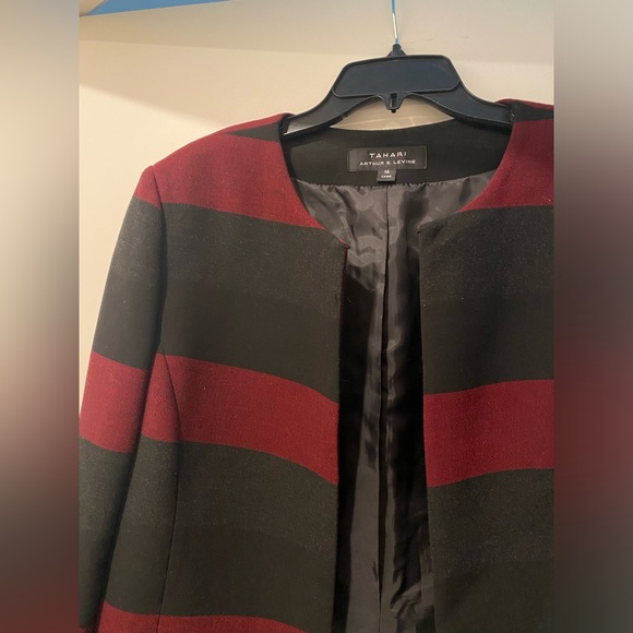 Tahari Blazer - Picture 3 of 4